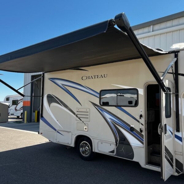 2019 Chateau 24F 6949 awning out