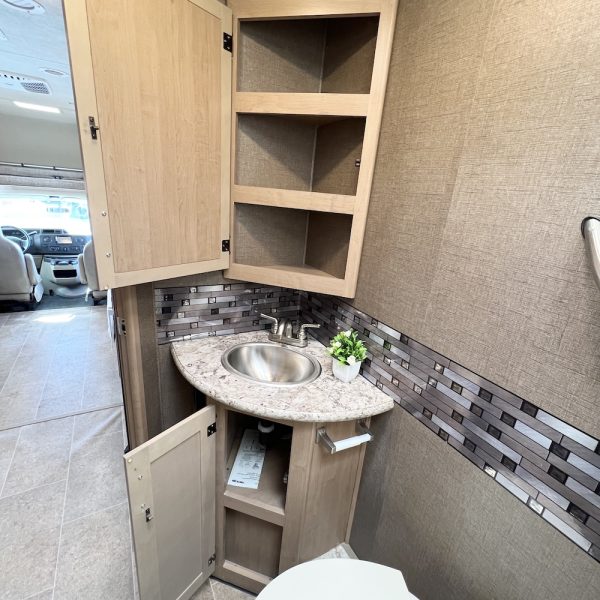 2019 Chateau 24F 6949 bathroom storage