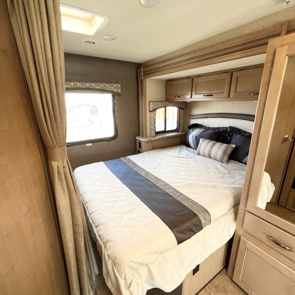 2019 Chateau 24F 6949 bed