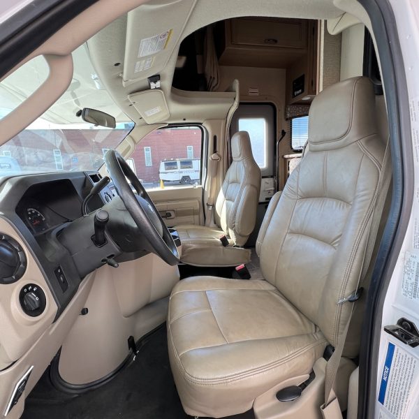 2019 Chateau 24F 6949 cab 1