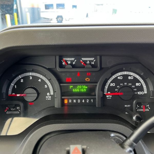 2019 Chateau 24F 6949 dash 2