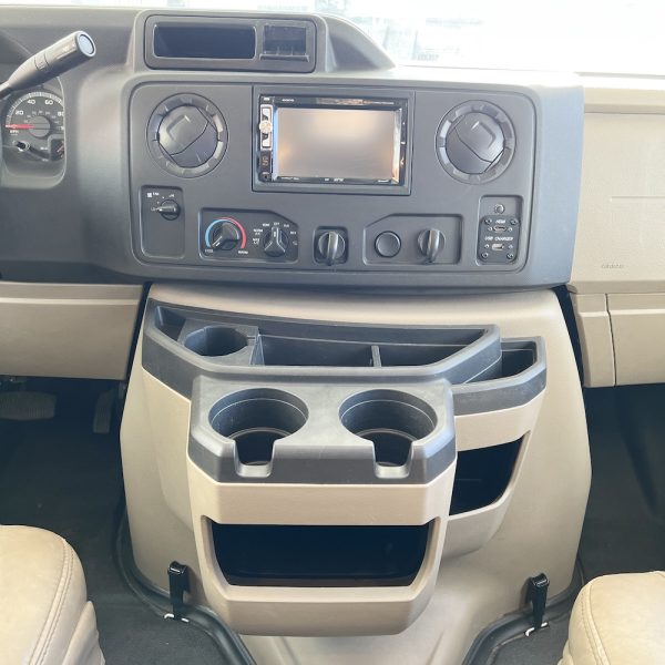 2019 Chateau 24F 6949 dash