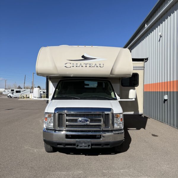 2019 Chateau 24F 6949 exterior front slide out