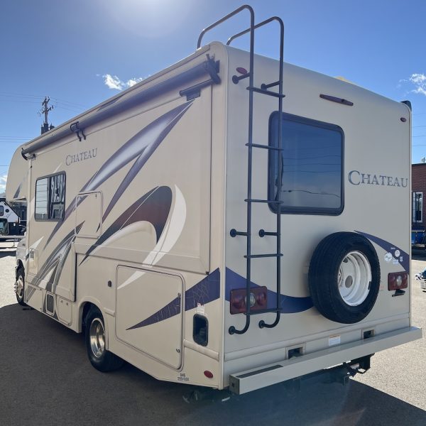 2019 Chateau 24F 6949 exterior left rear