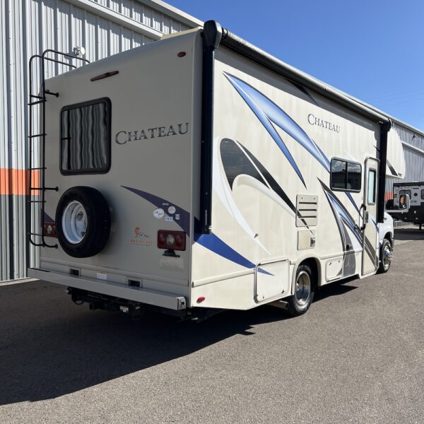 2019 Chateau 24F 6949 exterior right rear