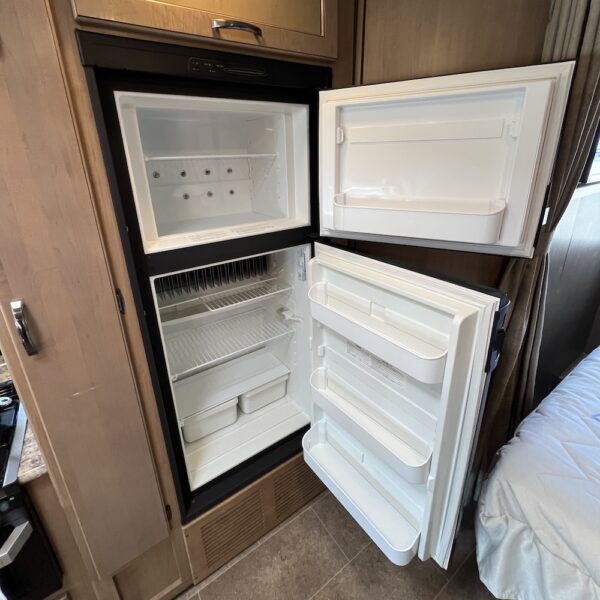 2019 Chateau 24F 6949 fridge