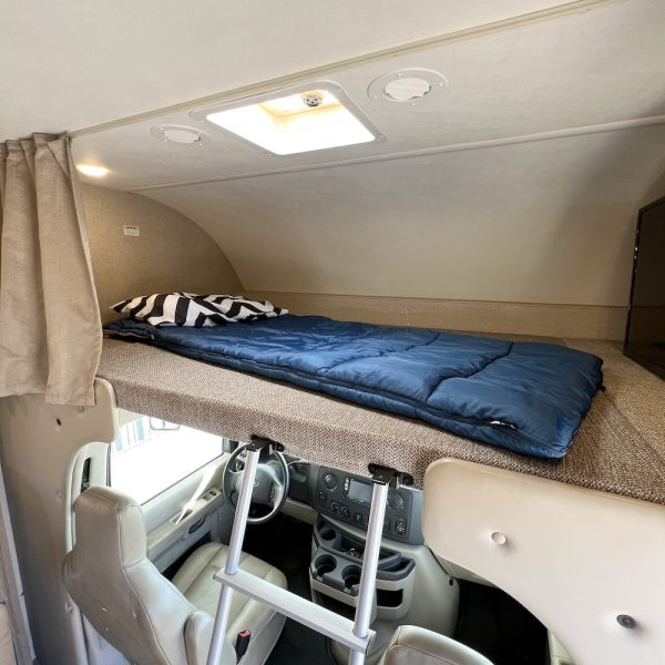 2019 Chateau 24F 6949 upper cab bunk