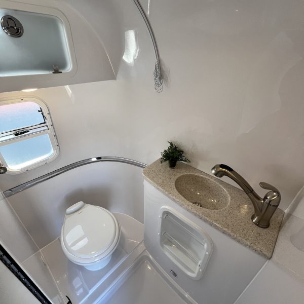 2025 Legacy Elite II Twin 5045 bathroom 1