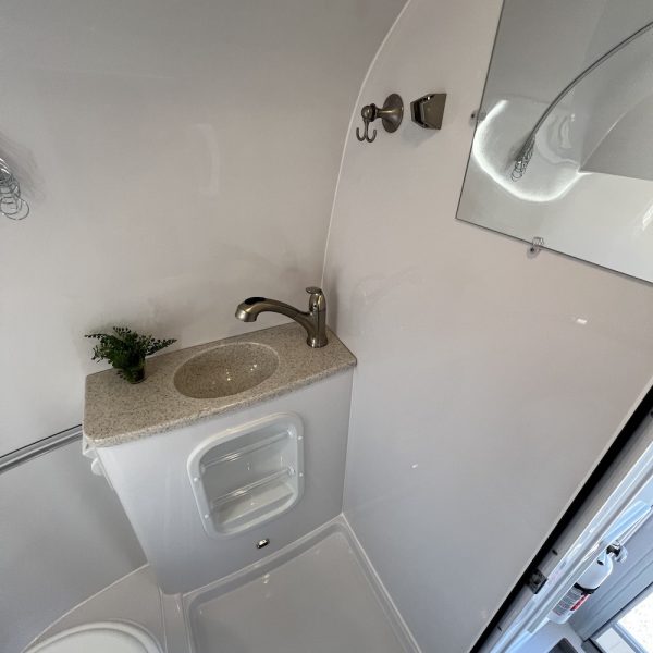 2025 Legacy Elite II Twin 5045 bathroom 2