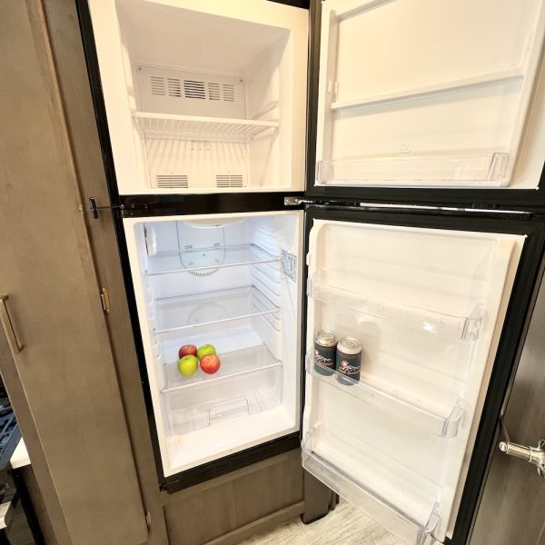 2025 Thor Chateau 24F 6333 fridge