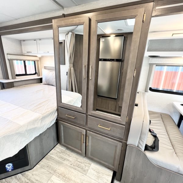 2025 Thor Chateau 24F 6333 wardrobe 1